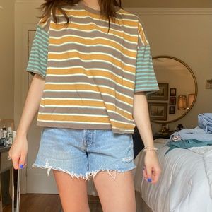 URBAN OUTFITTERS TEE